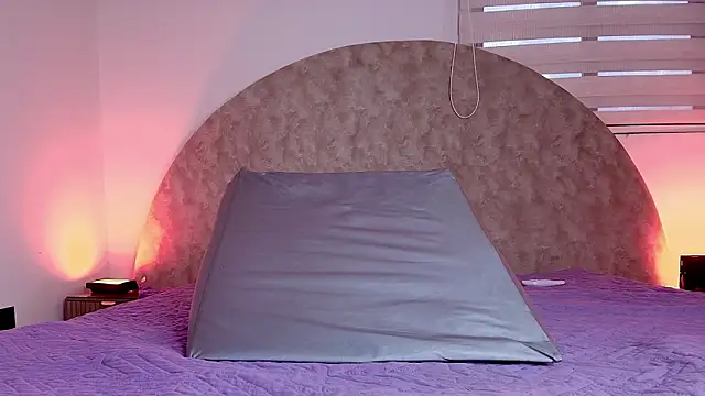 anisha x online show from February 2026 07:22:01 PM