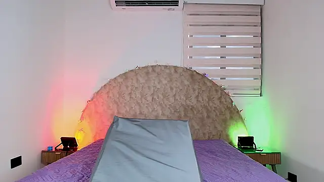 anisha x online show from December 2025 07:15:01 PM