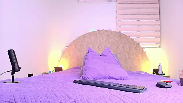 anisha x online show from December 2025 07:45:01 PM