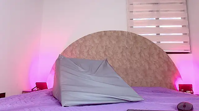 anisha x online show from November 2025 07:25:02 PM