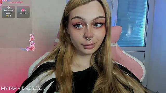 Snapshot of shy_melony chatting on April 2026 11:11:01 AM shy melony online show from April 2026 11:11:01 AM