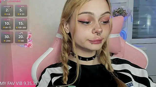 Snapshot of shy_melony chatting on April 2026 07:07:02 PM shy melony online show from April 2026 07:07:02 PM