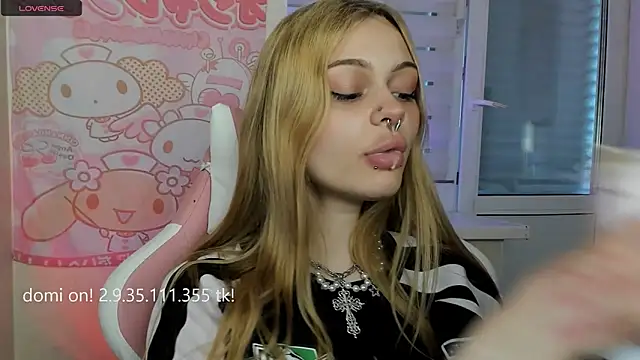 Snapshot of shy_melony chatting on May 2026 07:21:01 AM shy melony online show from May 2026 07:21:01 AM