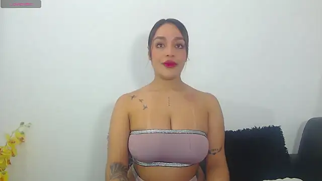 Snapshot of RenataBrown chatting on April 2026 09:45:01 AM RenataBrown online show from April 2026 09:45:01 AM