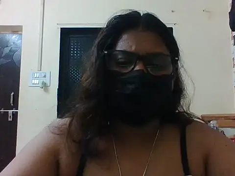 Hotmilfxox online show from May 2026 05:41:01 PM