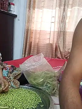 Snapshot of Desi_Best_Anal chatting on February 2025 08:33:02 AM Desi Best Anal online show from February 2025 08:33:02 AM