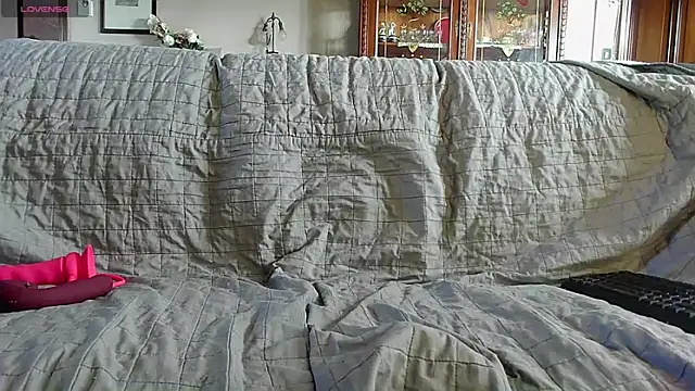Snapshot of LauraMonolo chatting on June 2026 06:29:02 AM LauraMonolo online show from June 2026 06:29:02 AM
