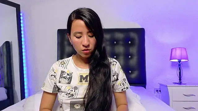 Skinny hottie18 online show from September 2025 01:50:01 PM