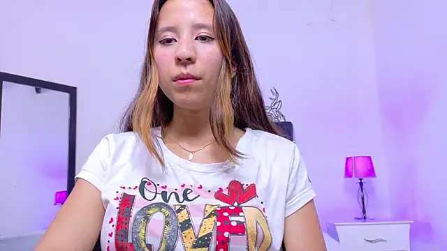 Skinny hottie18 online show from March 2025 01:45:01 PM