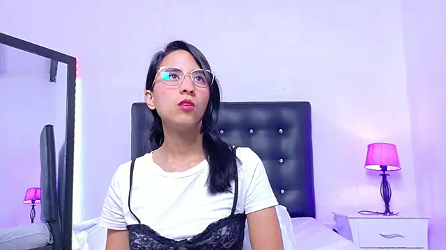 Skinny hottie18 online show from September 2025 01:22:01 PM
