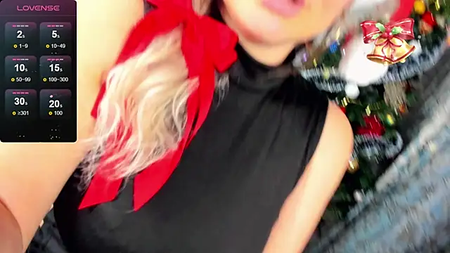 Snapshot of candy_queeen chatting on December 2024 08:32:01 PM candy queeen online show from December 2024 08:32:01 PM