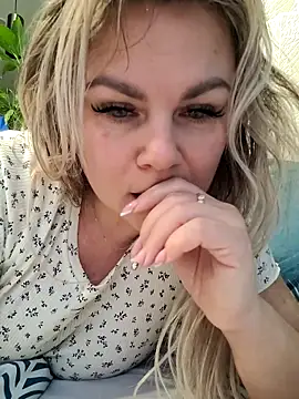 candy queeen online show from November 2025 06:25:01 AM