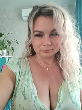 candy queeen online show from June 2026 04:42:02 AM