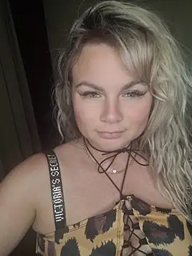 candy queeen online show from June 2026 10:11:01 PM