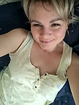 candy queeen online show from March 2026 11:01:02 AM