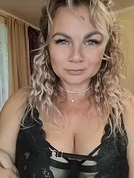 candy queeen online show from July 2026 04:40:02 AM
