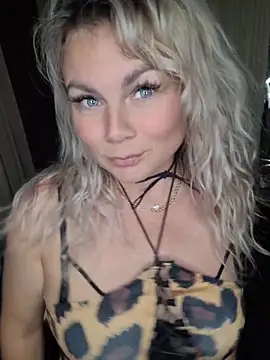 candy queeen online show from June 2026 12:27:01 AM