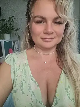 candy queeen online show from August 2026 04:52:02 AM