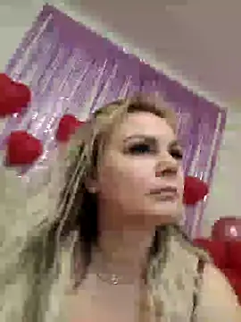 Snapshot of candy_queeen chatting on February 2025 12:14:02 PM candy queeen online show from February 2025 12:14:02 PM