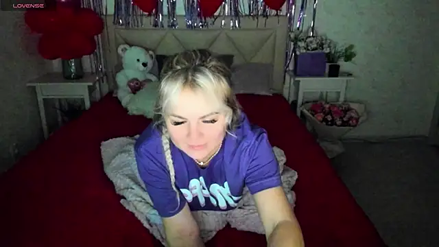 Snapshot of candy_queeen chatting on February 2025 11:50:01 PM candy queeen online show from February 2025 11:50:01 PM