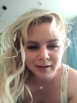 Snapshot of candy_queeen chatting on February 2025 04:52:02 AM candy queeen online show from February 2025 04:52:02 AM