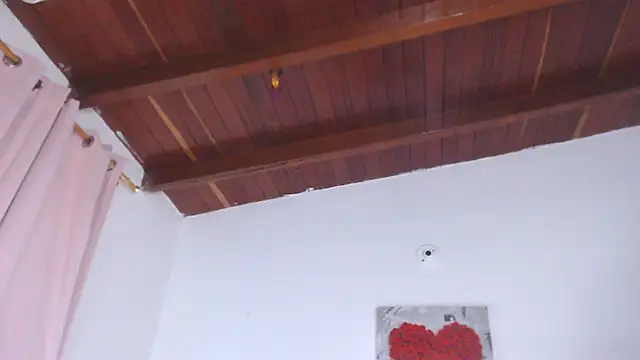 Snapshot of Amara_Red chatting on November 2025 11:32:01 AM Amara Red online show from November 2025 11:32:01 AM