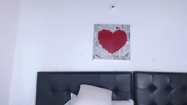 Snapshot of Amara_Red chatting on October 2025 11:20:02 AM Amara Red online show from October 2025 11:20:02 AM