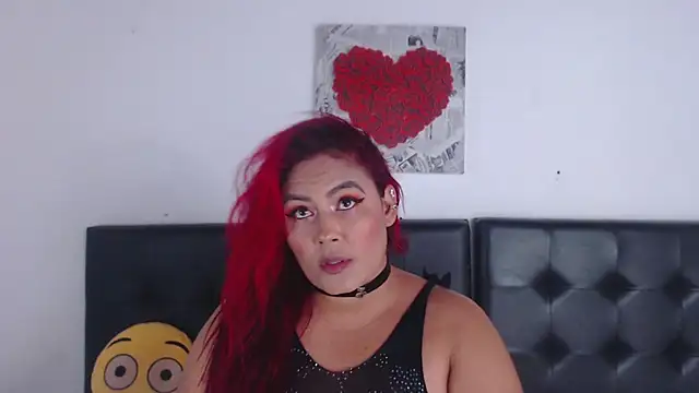 Snapshot of Amara_Red chatting on November 2025 11:24:02 AM Amara Red online show from November 2025 11:24:02 AM