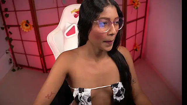 small emilie online show from October 2025 01:08:01 PM