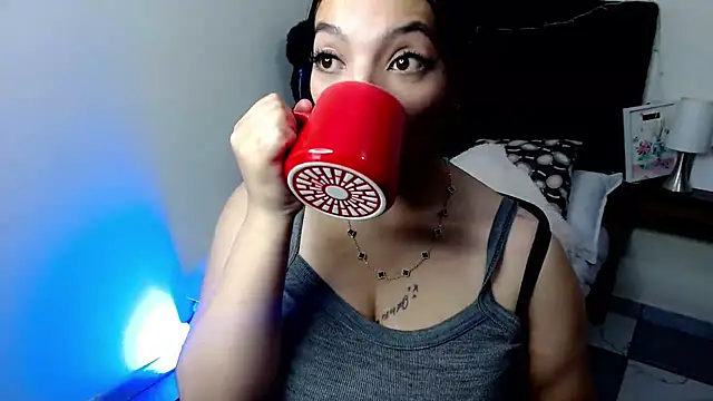 Snapshot of loren_tits24 chatting on June 2026 11:02:02 PM loren tits24 online show from June 2026 11:02:02 PM