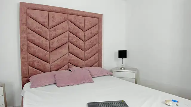 AnnyCherry  online show from April 2026 06:11:02 PM