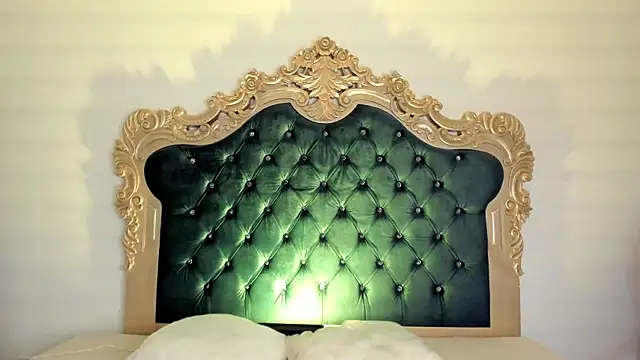 Ari sunshine  online show from September 2025 10:31:02 PM