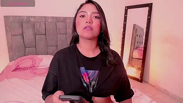 DIANEE 01 online show from April 2026 11:39:01 PM