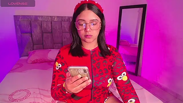 Snapshot of DIANEE_01 chatting on November 2025 10:46:01 PM DIANEE 01 online show from November 2025 10:46:01 PM