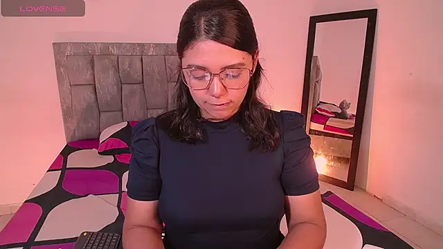 Snapshot of DIANEE_01 chatting on November 2025 12:31:01 AM DIANEE 01 online show from November 2025 12:31:01 AM