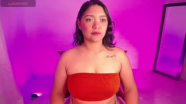 Snapshot of DIANEE_01 chatting on October 2025 11:48:01 PM DIANEE 01 online show from October 2025 11:48:01 PM