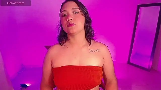 Snapshot of DIANEE_01 chatting on October 2025 02:00:02 AM DIANEE 01 online show from October 2025 02:00:02 AM