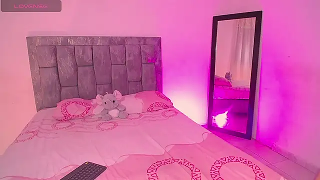 DIANEE 01 online show from December 2025 08:12:02 PM