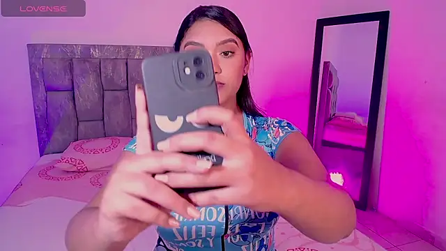 DIANEE 01 online show from February 2026 12:11:02 AM