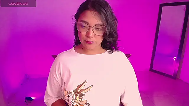 Snapshot of DIANEE_01 chatting on October 2025 11:58:02 PM DIANEE 01 online show from October 2025 11:58:02 PM