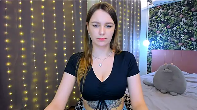 Snapshot of HeavenHere_ chatting on November 2025 11:27:02 PM HeavenHere online show from November 2025 11:27:02 PM