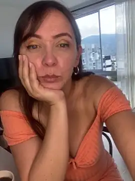 natalie cowens online show from December 2025 08:04:02 PM