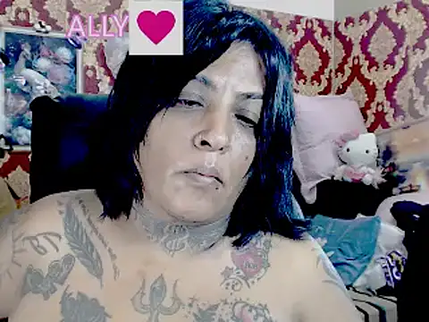 Snapshot of Indiancatz2 chatting on October 2025 05:14:01 PM Indiancatz2 online show from October 2025 05:14:01 PM