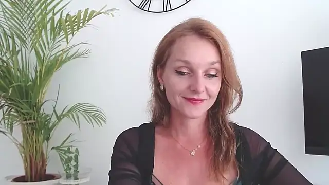 Snapshot of AliciaDesire chatting on September 2025 01:09:02 PM AliciaDesire online show from September 2025 01:09:02 PM