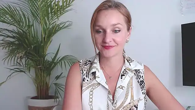 Snapshot of AliciaDesire chatting on October 2025 01:30:01 PM AliciaDesire online show from October 2025 01:30:01 PM