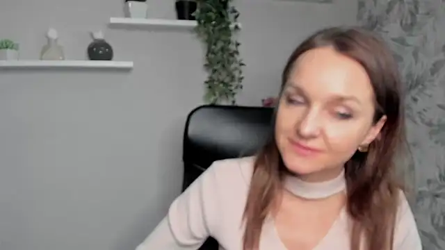 Snapshot of AliciaDesire chatting on February 2025 05:52:01 PM AliciaDesire online show from February 2025 05:52:01 PM