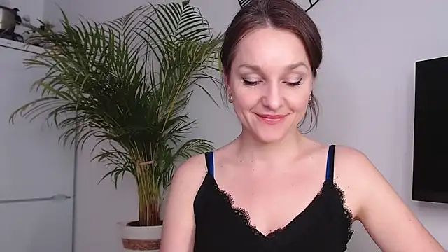 Snapshot of AliciaDesire chatting on February 2025 10:36:02 AM AliciaDesire online show from February 2025 10:36:02 AM