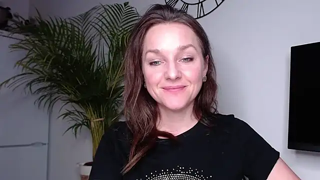 Snapshot of AliciaDesire chatting on February 2025 06:13:02 PM AliciaDesire online show from February 2025 06:13:02 PM