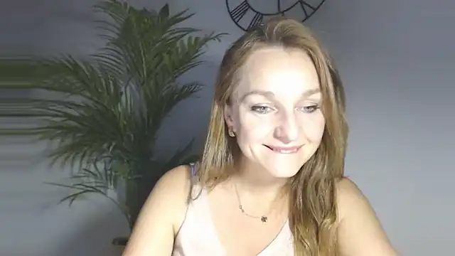 Snapshot of AliciaDesire chatting on November 2025 03:04:01 PM AliciaDesire online show from November 2025 03:04:01 PM