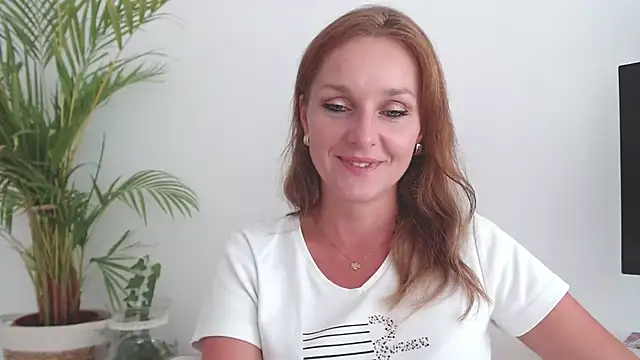Snapshot of AliciaDesire chatting on September 2025 01:10:02 PM AliciaDesire online show from September 2025 01:10:02 PM